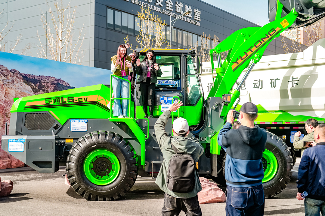 完善新能源版图,宇通矿用装备2.0新品全新亮相 完善新能源版图,宇通矿用装备2.0新品全新亮相