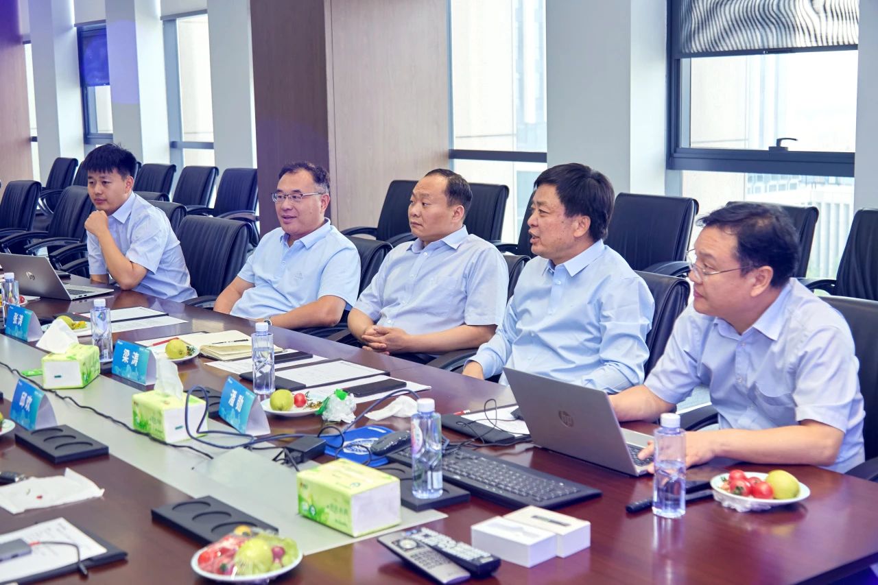 校企携手，共筑未来——中国矿业大学、辽宁工程技术大学等院校专家齐聚宇通，共解新能源矿卡减碳密码！