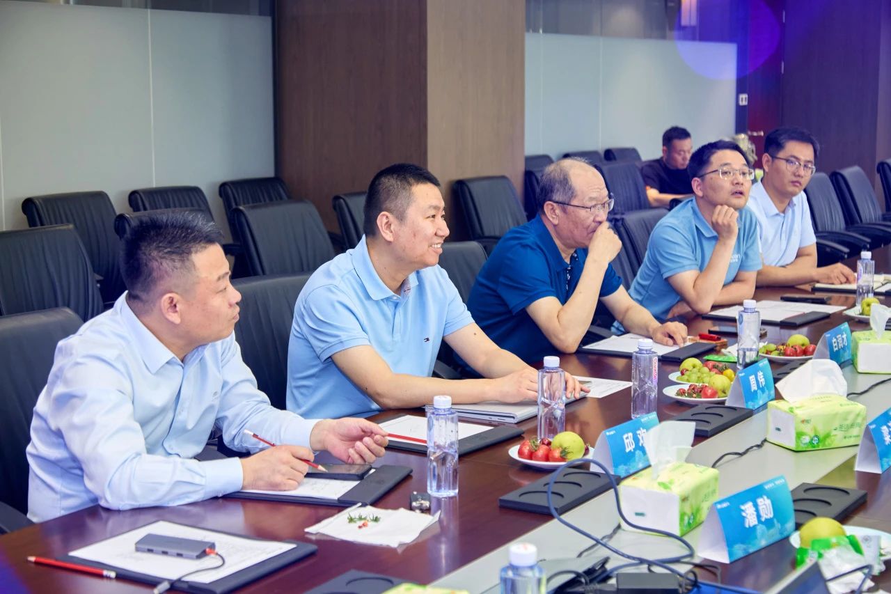校企携手，共筑未来——中国矿业大学、辽宁工程技术大学等院校专家齐聚宇通，共解新能源矿卡减碳密码！