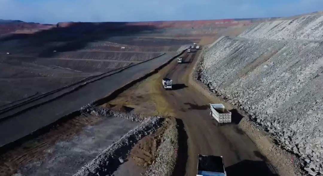 新政护航！宇通矿卡以智能绿色双引擎，助力矿山运营！