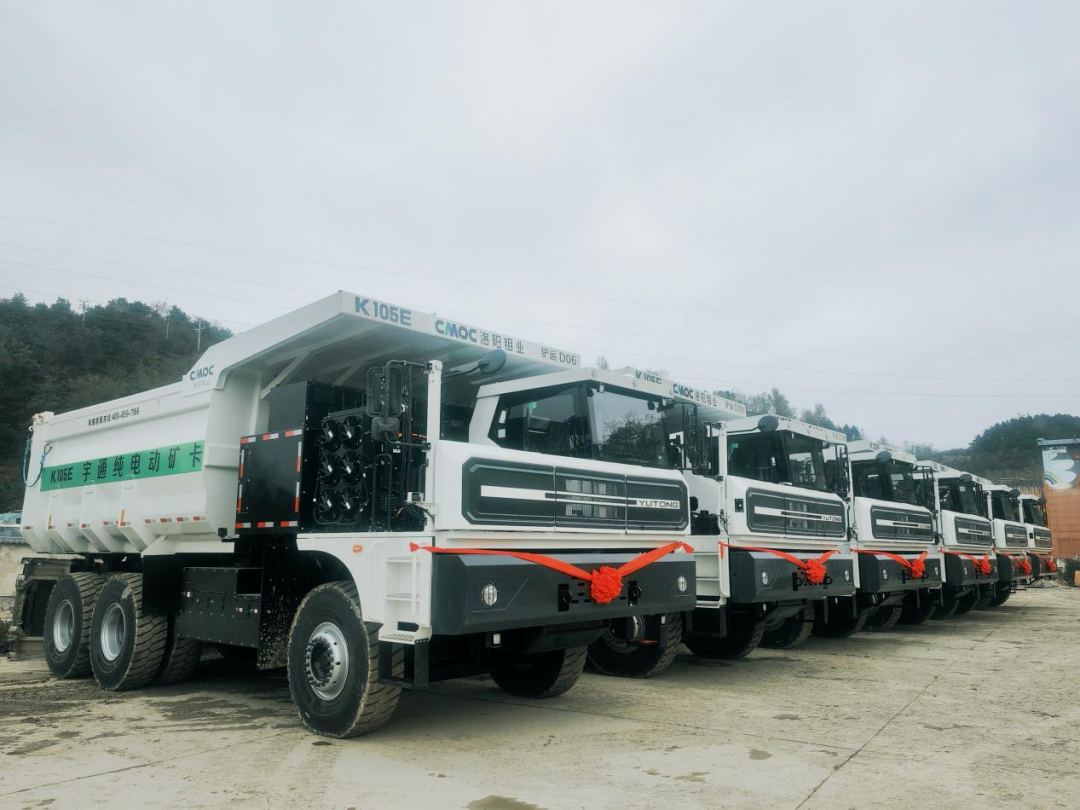 宇通新能源矿卡再次交付洛阳富川公司，加速矿山绿色低碳升级！