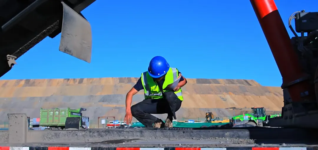 直服零距离|选择宇通矿卡宇⁺直服，解锁新年无忧运营!