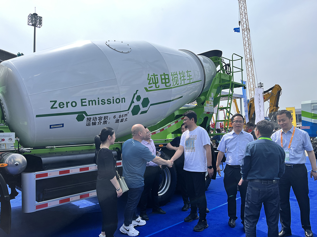 亮相工程机械展！宇通展现中国制造风采